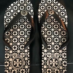 Tory Burch Black Flip Flop SZ7